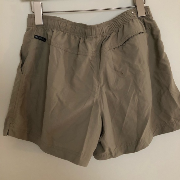 Columbia Women’s Shorts - Picture 4 of 5